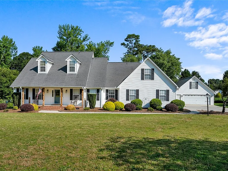 Luxury villa in Rego Park